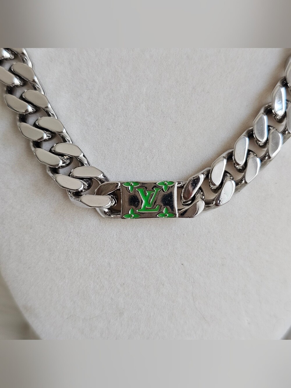 ๐จ LV Multicolor Chain ๐จ - Picture 3 of 9